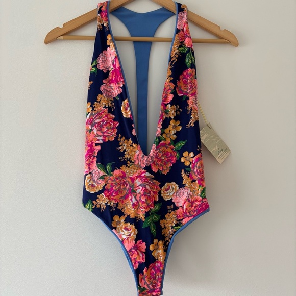 NWT Maaji Reversible Blue and Floral on Navy Deep Plunge High Leg 1 Pc. Swimsuit - Picture 5 of 10